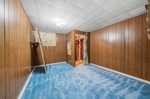 15 Glenview Drive Sw, Calgary, AB - Indoor Photo Showing Other Room