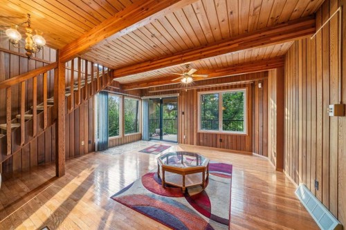 15 Glenview Drive Sw, Calgary, AB -  Photo Showing Other Room