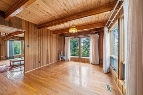 15 Glenview Drive Sw, Calgary, AB - Indoor Photo Showing Other Room