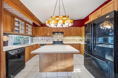 15 Glenview Drive Sw, Calgary, AB - Indoor Photo Showing Kitchen With Double Sink