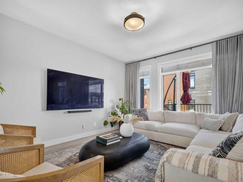 307 Royal Elm Road Nw, Calgary, AB - Indoor Photo Showing Living Room