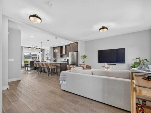 307 Royal Elm Road Nw, Calgary, AB - Indoor Photo Showing Living Room