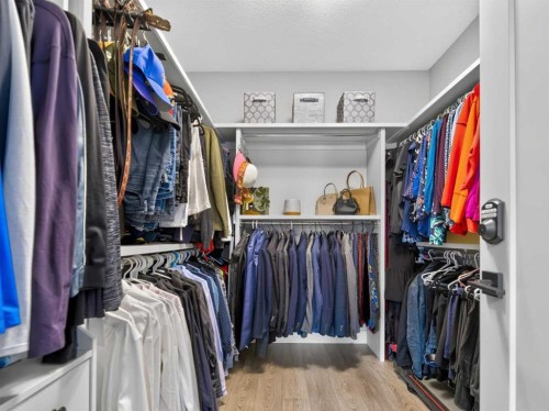 307 Royal Elm Road Nw, Calgary, AB - Indoor With Storage