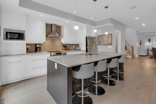 4616 82 Street Nw, Calgary, AB - Indoor Photo Showing Kitchen With Upgraded Kitchen