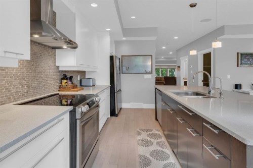 4616 82 Street Nw, Calgary, AB - Indoor Photo Showing Kitchen With Double Sink With Upgraded Kitchen