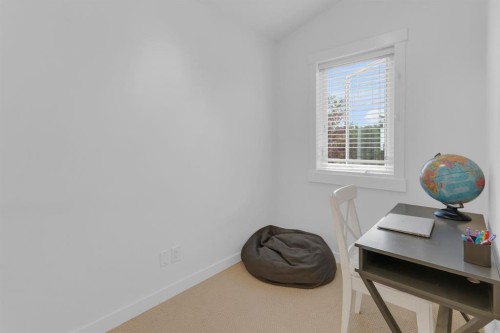 4616 82 Street Nw, Calgary, AB - Indoor Photo Showing Other Room