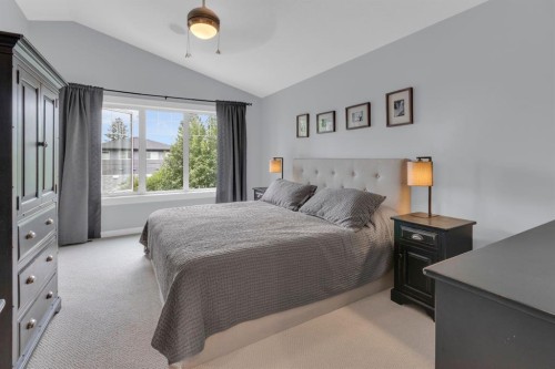 4616 82 Street Nw, Calgary, AB - Indoor Photo Showing Bedroom