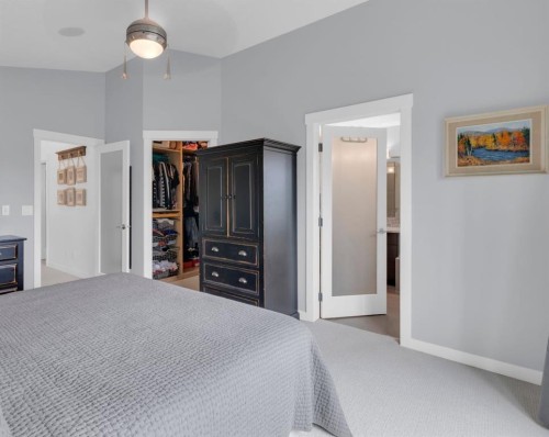 4616 82 Street Nw, Calgary, AB - Indoor Photo Showing Bedroom