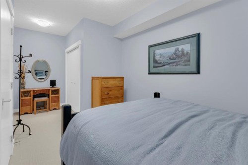 4616 82 Street Nw, Calgary, AB - Indoor Photo Showing Bedroom