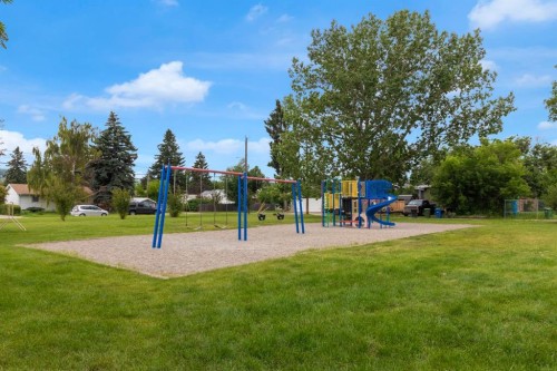 4616 82 Street Nw, Calgary, AB - Outdoor