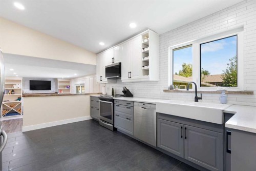 44 Sunmount Crescent Se, Calgary, AB - Indoor Photo Showing Kitchen With Upgraded Kitchen