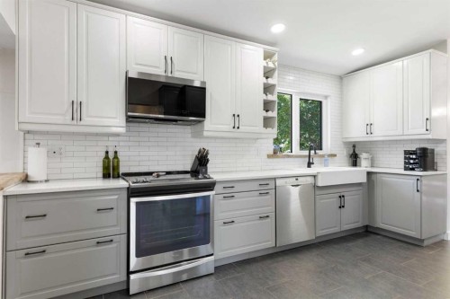 44 Sunmount Crescent Se, Calgary, AB - Indoor Photo Showing Kitchen With Upgraded Kitchen