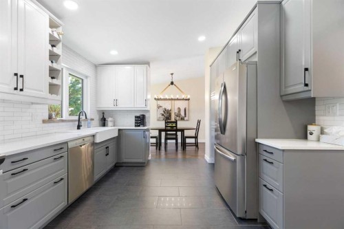 44 Sunmount Crescent Se, Calgary, AB - Indoor Photo Showing Kitchen With Upgraded Kitchen