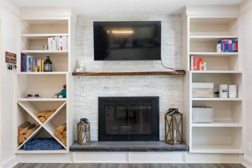 44 Sunmount Crescent Se, Calgary, AB - Indoor With Fireplace