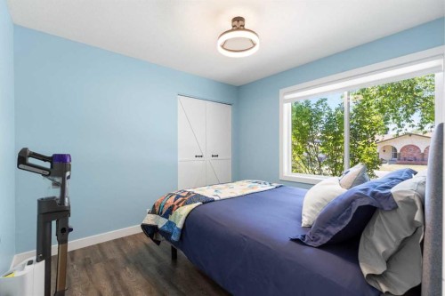 44 Sunmount Crescent Se, Calgary, AB - Indoor Photo Showing Bedroom