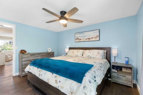 44 Sunmount Crescent Se, Calgary, AB - Indoor Photo Showing Bedroom