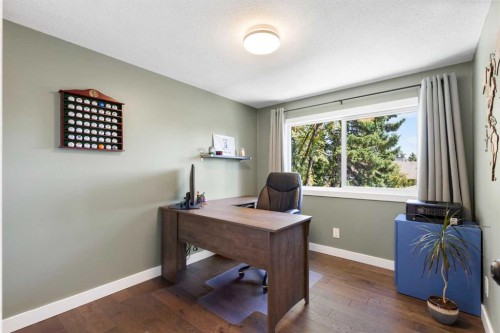 44 Sunmount Crescent Se, Calgary, AB - Indoor Photo Showing Office