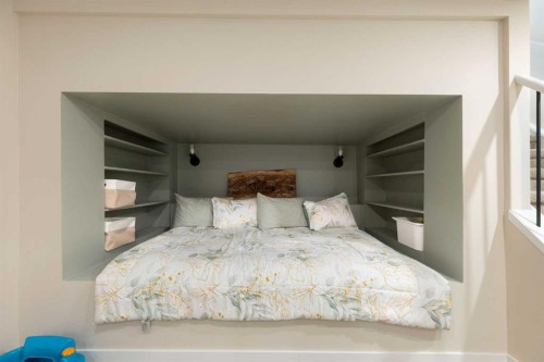44 Sunmount Crescent Se, Calgary, AB - Indoor Photo Showing Bedroom