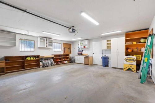 44 Sunmount Crescent Se, Calgary, AB - Indoor Photo Showing Garage