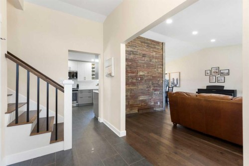 44 Sunmount Crescent Se, Calgary, AB - Indoor Photo Showing Other Room