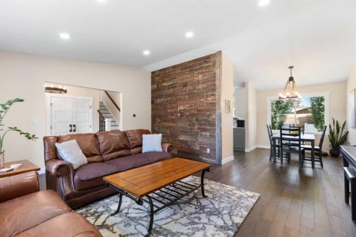 44 Sunmount Crescent Se, Calgary, AB - Indoor Photo Showing Living Room