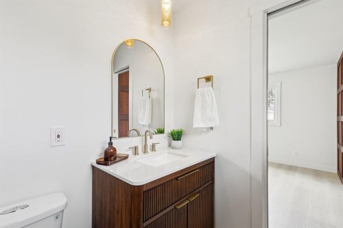 1212 Lake Sylvan Drive Se, Calgary, AB - Indoor Photo Showing Bathroom