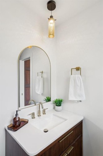 1212 Lake Sylvan Drive Se, Calgary, AB - Indoor Photo Showing Bathroom