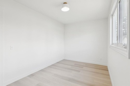 1212 Lake Sylvan Drive Se, Calgary, AB - Indoor Photo Showing Other Room