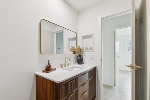 1212 Lake Sylvan Drive Se, Calgary, AB - Indoor Photo Showing Bathroom