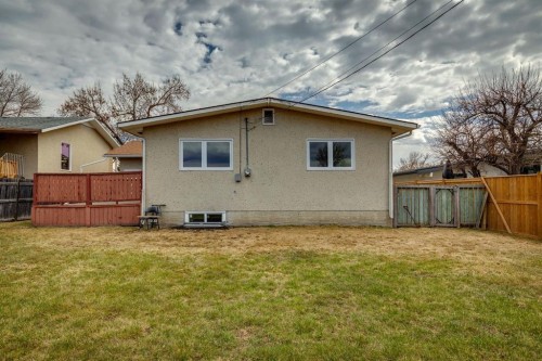 1212 Lake Sylvan Drive Se, Calgary, AB - Outdoor