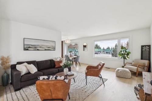 1212 Lake Sylvan Drive Se, Calgary, AB - Indoor Photo Showing Living Room