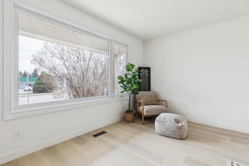 1212 Lake Sylvan Drive Se, Calgary, AB - Indoor Photo Showing Other Room