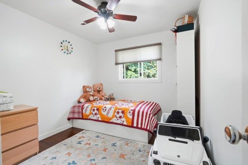 9832 Athens Road Se, Calgary, AB - Indoor Photo Showing Bedroom