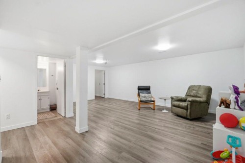 9832 Athens Road Se, Calgary, AB - Indoor Photo Showing Other Room