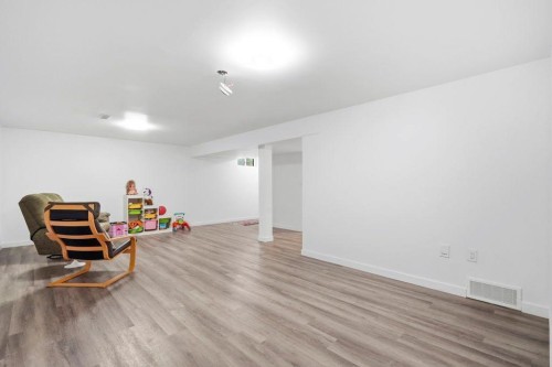 9832 Athens Road Se, Calgary, AB - Indoor Photo Showing Other Room