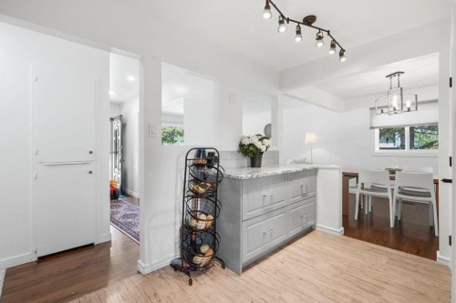 9832 Athens Road Se, Calgary, AB - Indoor Photo Showing Other Room