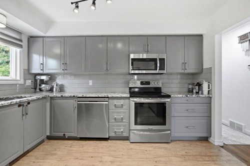 9832 Athens Road Se, Calgary, AB - Indoor Photo Showing Kitchen With Stainless Steel Kitchen