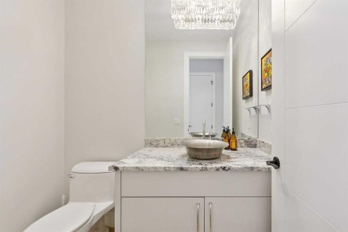23 Elveden Park Sw, Calgary, AB - Indoor Photo Showing Bathroom