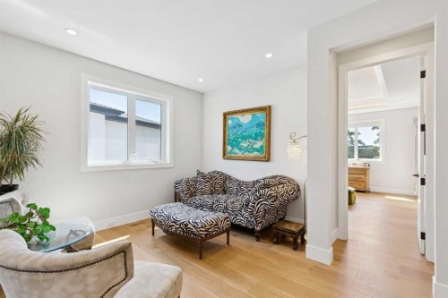 23 Elveden Park Sw, Calgary, AB - Indoor Photo Showing Living Room