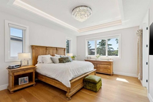 23 Elveden Park Sw, Calgary, AB - Indoor Photo Showing Bedroom