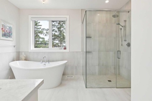 23 Elveden Park Sw, Calgary, AB - Indoor Photo Showing Bathroom