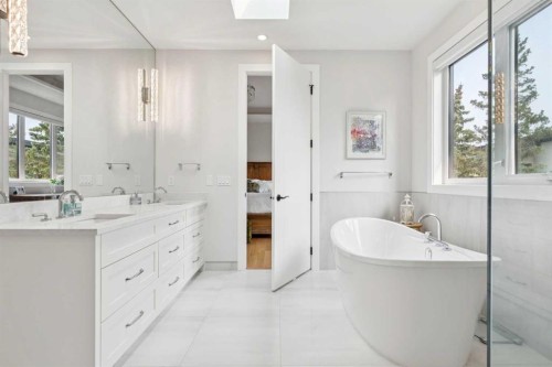 23 Elveden Park Sw, Calgary, AB - Indoor Photo Showing Bathroom