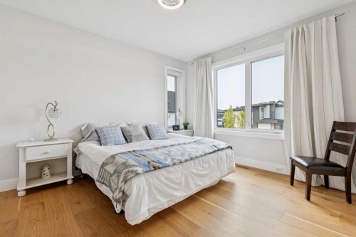 23 Elveden Park Sw, Calgary, AB - Indoor Photo Showing Bedroom