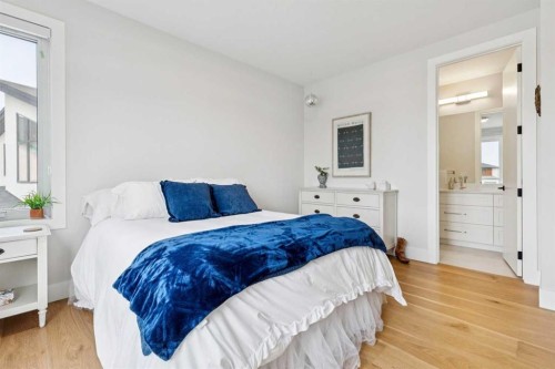 23 Elveden Park Sw, Calgary, AB - Indoor Photo Showing Bedroom