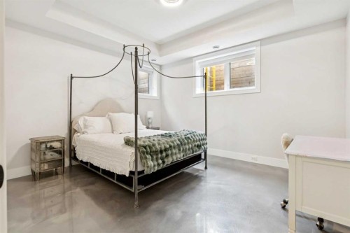 23 Elveden Park Sw, Calgary, AB - Indoor Photo Showing Bedroom