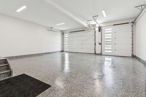 23 Elveden Park Sw, Calgary, AB - Indoor Photo Showing Garage
