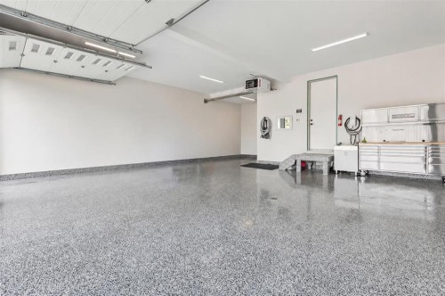23 Elveden Park Sw, Calgary, AB - Indoor Photo Showing Garage