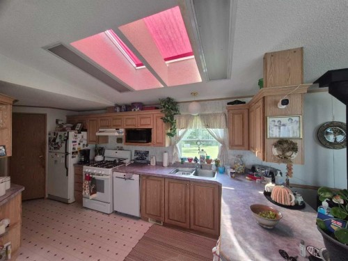 34280 Range Road 41, Rural Mountain View County, AB - Indoor Photo Showing Kitchen With Double Sink