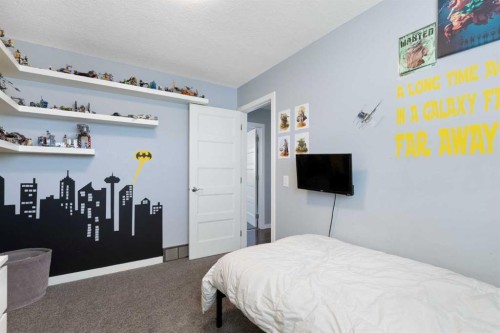 172 Rundlefield Crescent Ne, Calgary, AB - Indoor Photo Showing Bedroom