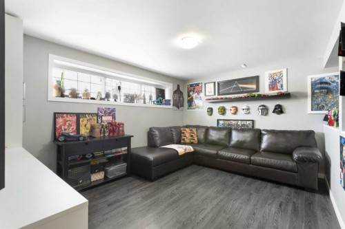172 Rundlefield Crescent Ne, Calgary, AB - Indoor Photo Showing Living Room